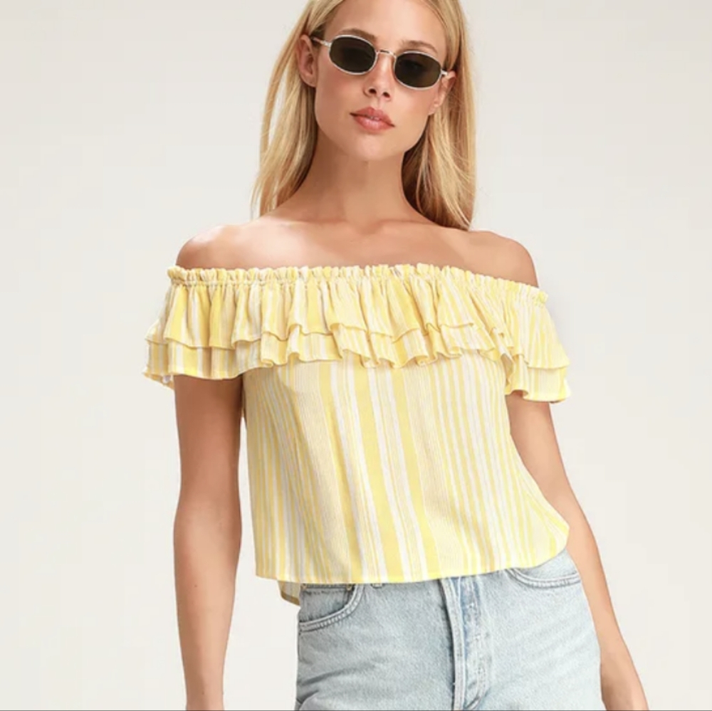 💚NWT Rylee Yellow and White Striped Off-the-Shoulder Crop Top